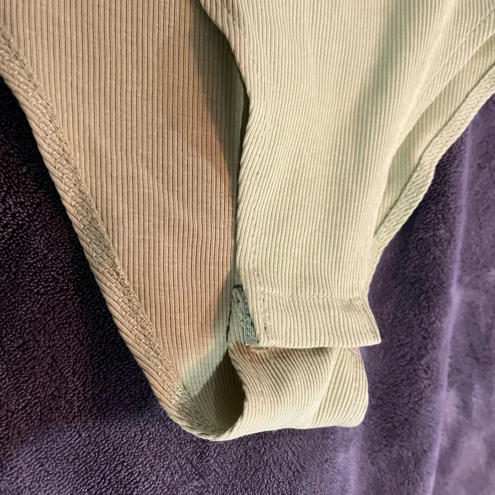 Annie Green Ruffled Sleeve Bodysuit - Picture 5 of 6